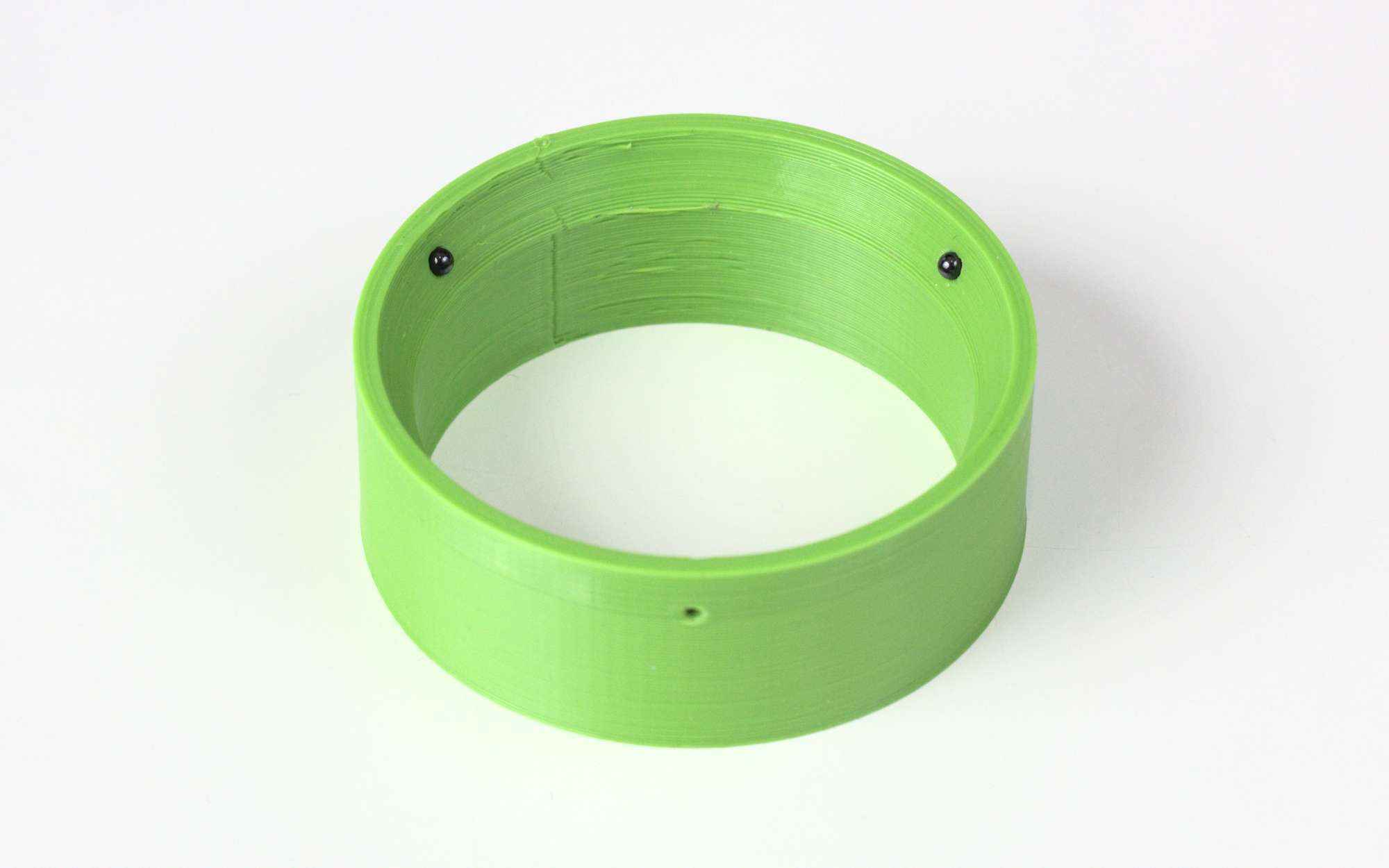 Static bearing tester Ring with three black balls pressed into it